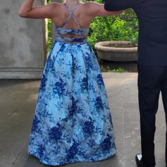 PROM DRESS FOR SALE!! - Picture 4 of 5